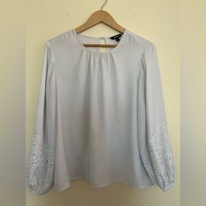 Express Womens Off-White Blouse XL Relaxed Long Sleeve Floral Embroidery Flounce